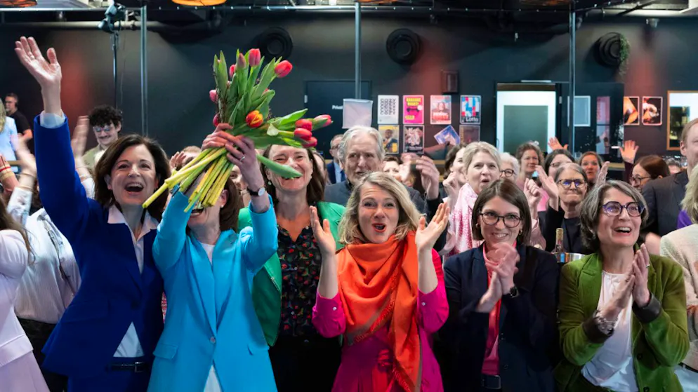 Le peuple dit oui à l'imposition individuelle par 54% - Gallery. En ce jour symbolique, les femmes PLR, PS, Vert-e-s et  PVL peuvent se réjouir d'un résultat menant à plus d'égalité entre femmes et hommes.