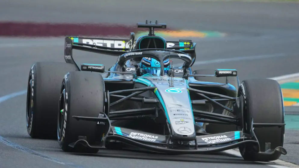 Piastri crasht vor dem Start. Russell siegt in Melbourne vor Antonelli und Leclerc