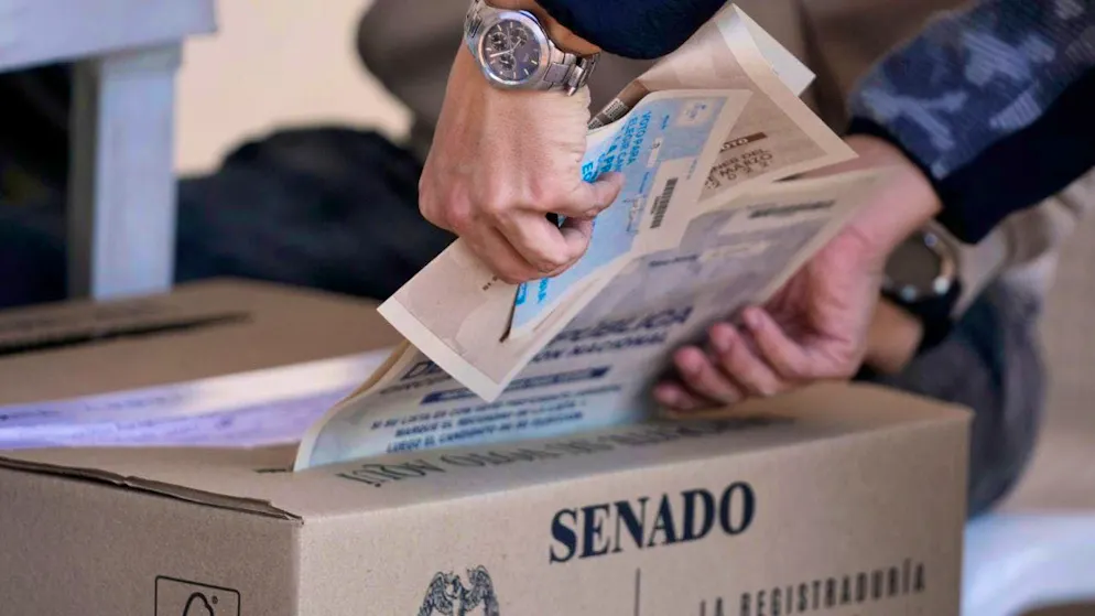 ARCHIVE - A man casts his ballot during the parliamentary election. The parliamentary election has begun in Colombia. Photo: Fernando Vergara/AP/dpa