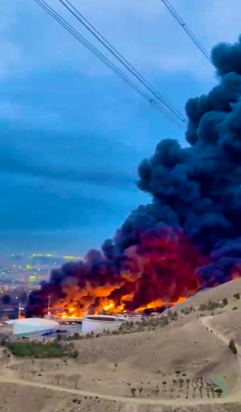 Seconda settimana di guerra contro l'Iran. L'incendio è ancora in corso domenica mattina.