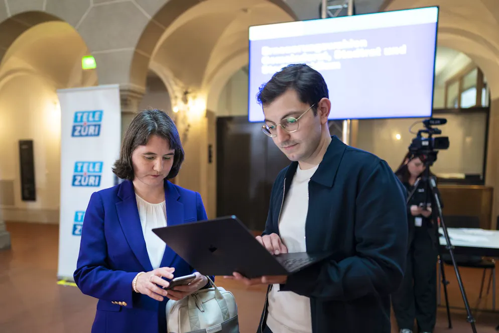 In der Stadt Zürich dominiert weiterhin die SP. Im Bild: Stadträtin Simone Brander (SP) und Co-Parteichef Oliver Heimgartner.