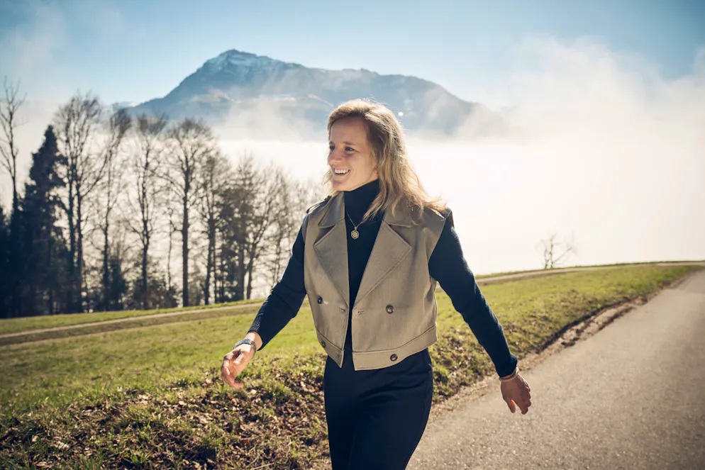 Postfinance: Eishockeypielerin Lara Stadler. Ein Spaziergang, Wandern in der Umgebung – so kann sie abschalten.