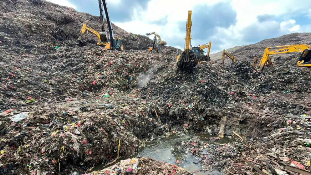 Indonesia. Crollo in una discarica di Giacarta, «almeno 5 morti e 4 dispersi»