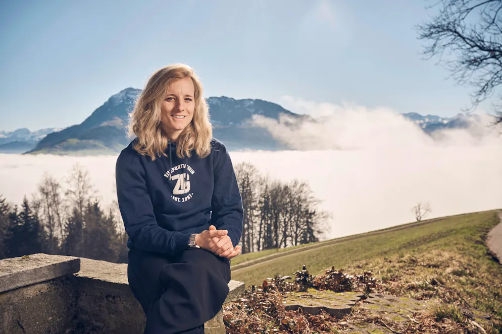 Postfinance: Eishockeypielerin Lara Stadler. Momente des Zurückziehens sind für Lara Stalder wichtig – wie etwa bei Michaelskreuz oberhalb Adligenswil.