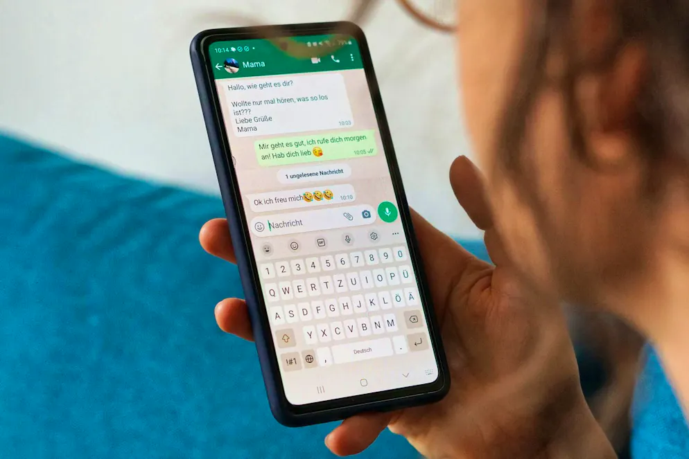 WhatsApp sta testando un allentamento della sua politica sulla privacy per i messaggi dello stato.