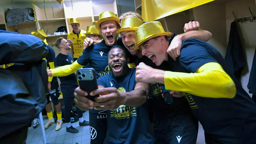 Mjällby's heroes start the dressing room party after the championship sensation.