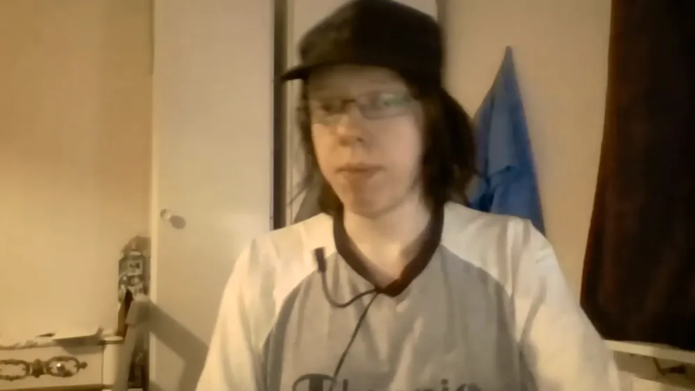 Filmato subito virale. Pubblica un video dal titolo «Essere brutti» e poi trova finalmente l'amore della sua vita