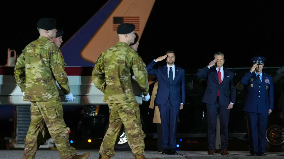 USA. Vance e Hegseth al rientro della salma del settimo soldato ucciso