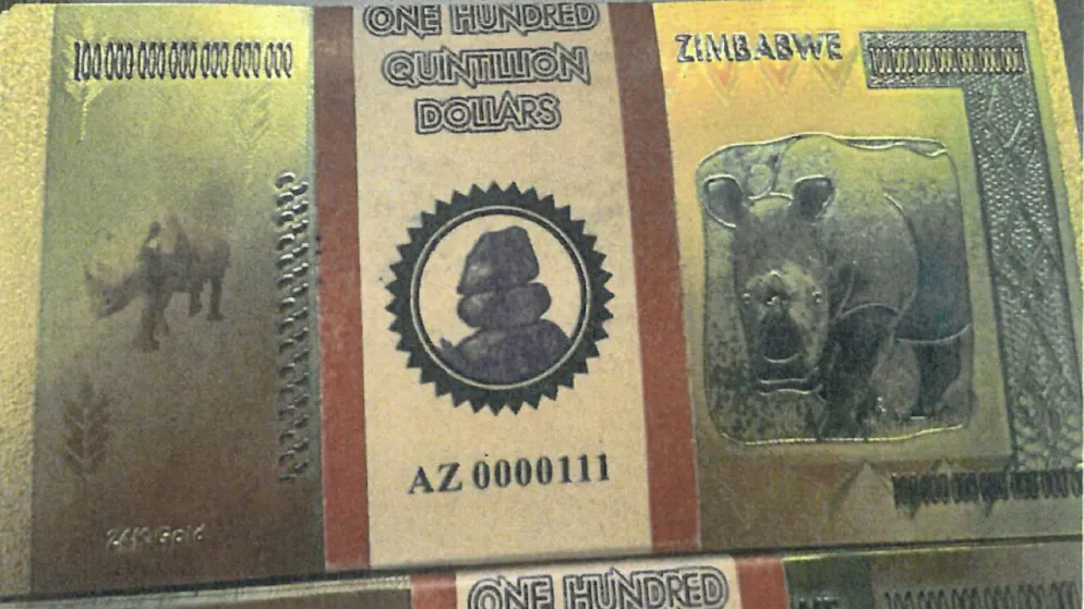 Des faux billets de banque zimbabwéens en plastique et en aluminium doré ont été interceptés à l'aéroport de Zurich l'an passé.