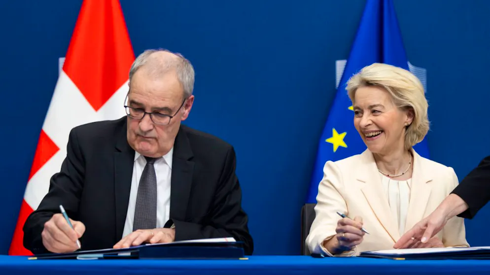 Le président de la Confédération Guy Parmelin et la présidente de la Commission européenne Ursula von der Leyen ont signé, le 2 mars dernier à Bruxelles, le paquet d'accords Suisse-UE (archives).