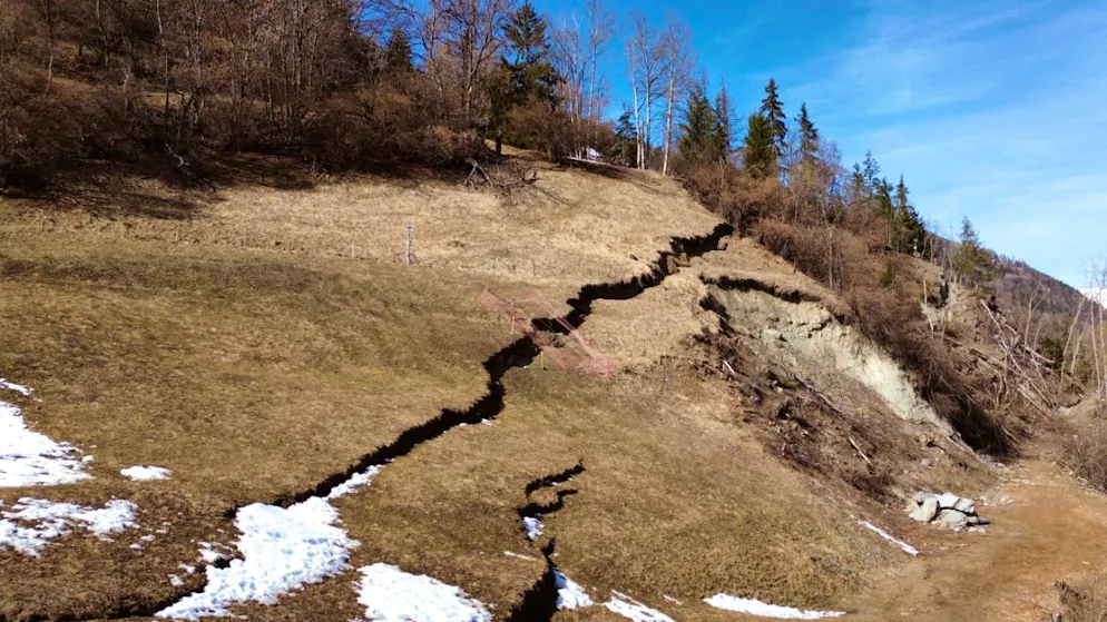 Gefahr in Chippis VS. 250-Meter-Erdspalt wächst täglich – Walliser Dorf droht Evakuierung