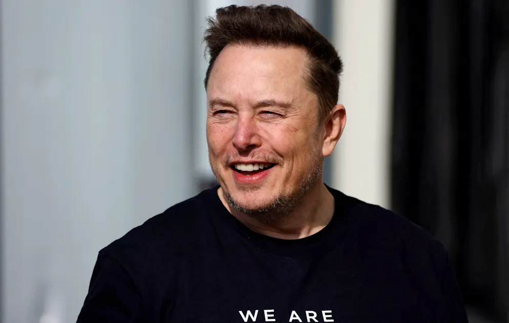 L'homme d'affaires Elon Musk, actionnaire de référence du constructeur automobile Tesla, de la société spatiale SpaceX, du réseau social X et de l'entreprise d'intelligence artificielle xAI, arrive largement en tête de la liste des personnes les plus riches au monde publiée mardi par le magazine Forbes. (Archives)