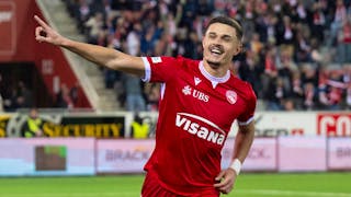 Elmin Rastoder (FCT), feiert den Treffer zum 2-0 im Fussball Meisterschaftsspiel der Swiss Super League zwischen FC Thun, FCT, und Luzern, FCL, vom Samstag, 28. Februar 2026 in Stockhorn Arena in Thun. (KEYSTONE/Peter Schneider)
