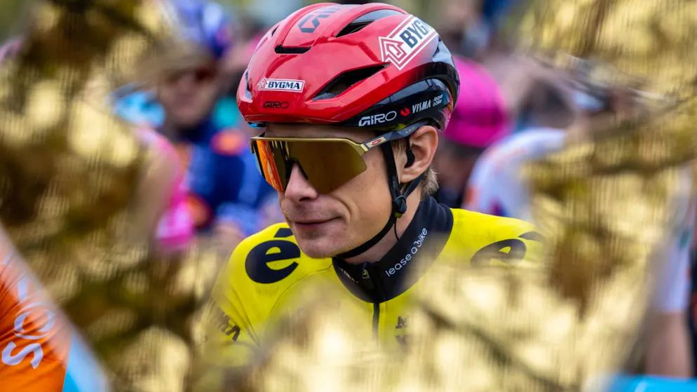 Rad Strasse. Etappensieg und gelbes Trikot für Jonas Vingegaard