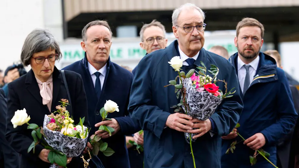 Le président de la Confédération Guy Parmelin et son épouse se sont rendus mercredi sur les lieux du drame à Chiètres pour un hommage (archives).