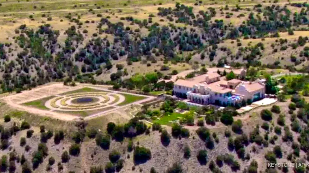 Nuova pista nel Nuovo Messico. La polizia sta dissotterrando i corpi delle ragazze nel ranch Zorro di Epstein?