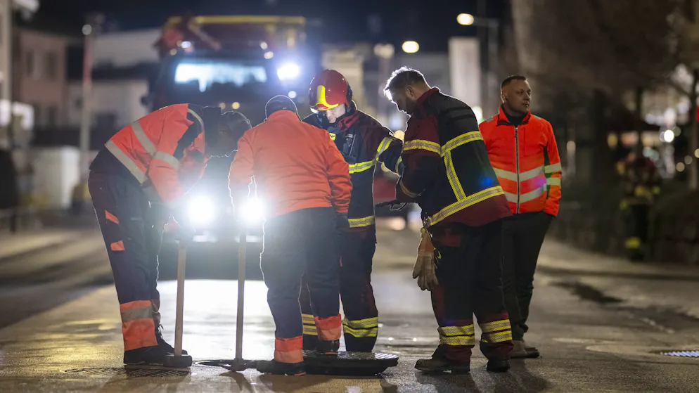 La Poste s'est dite «profondément touchée» par l'incendie, probablement d'origine volontaire, d'un car postal mardi soir.