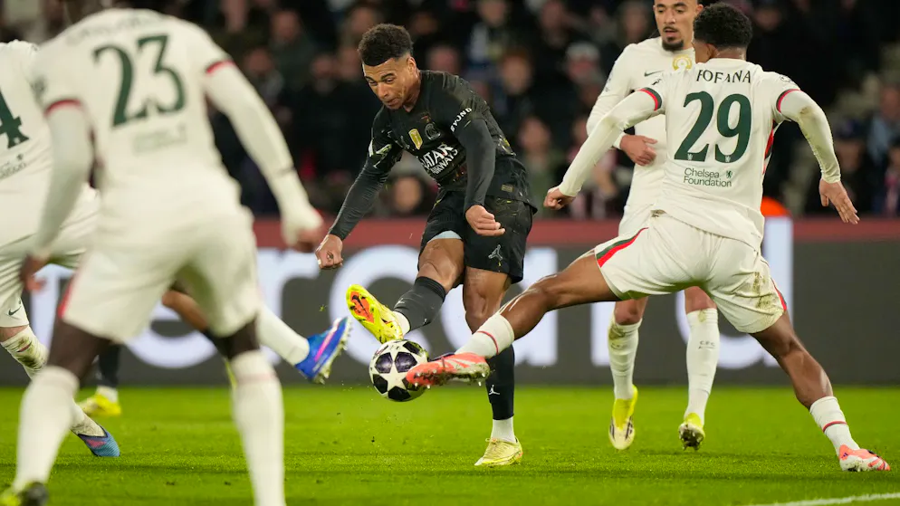 Champions League. Il PSG sigla la terza rete grazie a una papera di Jørgensen! Vinícius Júnior manca il 4-0 dagli undici metri. Segui i match live