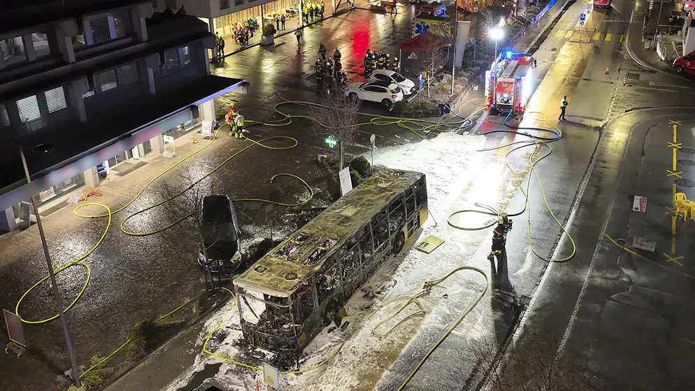 Tragédie à Chiètres. Car postal incendié : l'identification des victimes prendra du temps