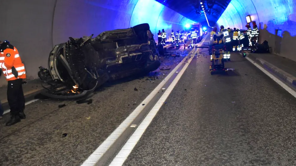 Grigioni. Scontro frontale in galleria di Trin, sei feriti