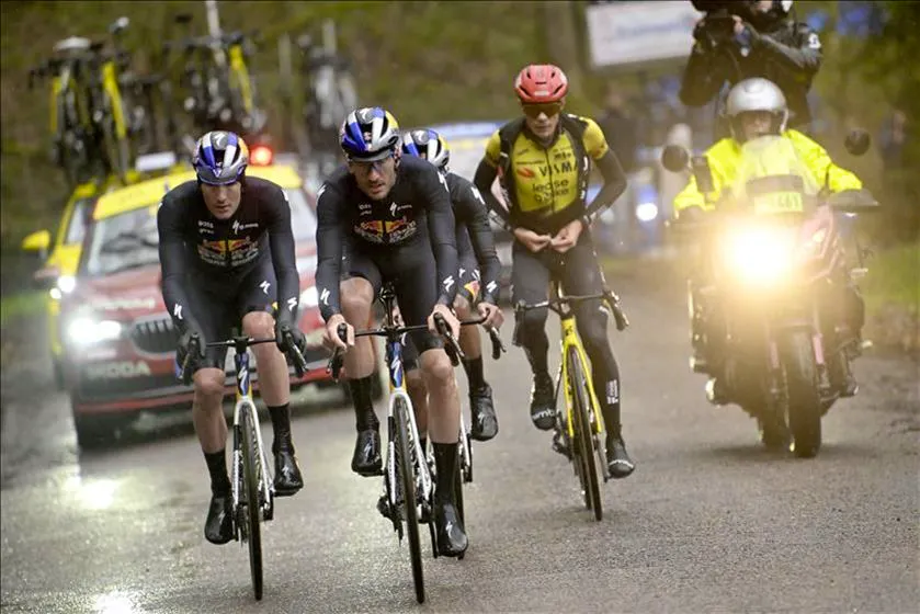 Ciclismo. Parigi-Nizza, Vingegaard vola
