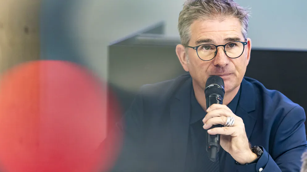 Freiburger Generalstaatsanwalt gibt Auskunft. «Täter war schon vor der Haltestelle Kerzers im Postauto»