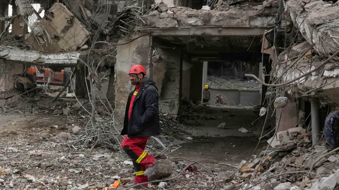 Politics. USA: Around 6,000 targets attacked in Iran