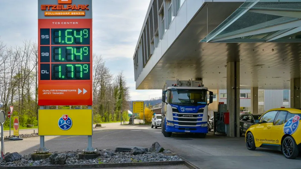 «Ich habe weniger Gier». Nahostkrieg treibt Spritpreise in die Höhe – das steckt dahinter