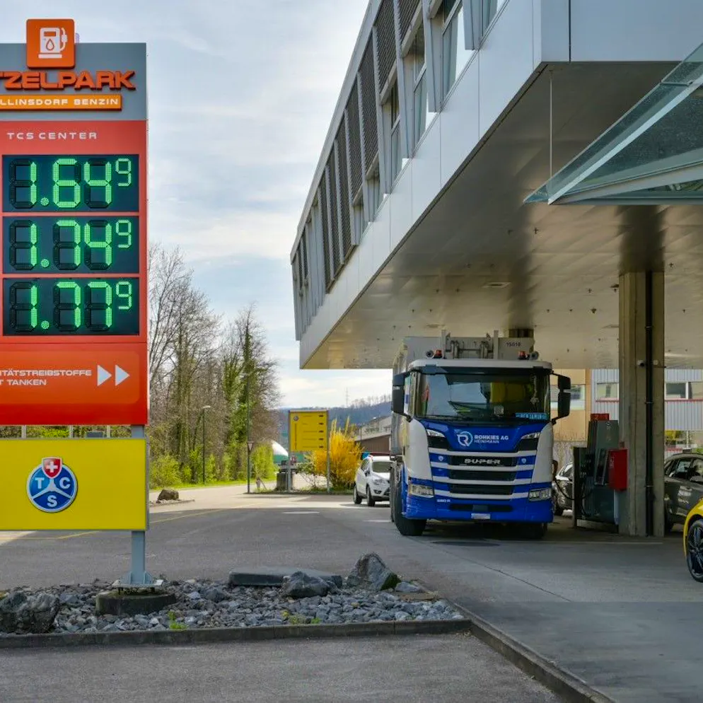 «Ich habe weniger Gier». Nahostkrieg treibt Spritpreise in die Höhe – das steckt dahinter