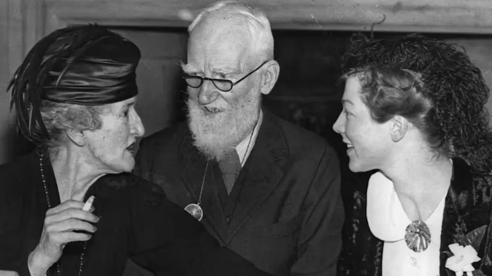 Flitzer, Fehler und Familienstreits: kuriose Fakten zur Oscar-Verleihung. Zwei «literarische» Legenden, die von zwei berühmten Akademien ausgezeichnet wurden: George Bernard Shaw (Bild) gewann den Literatur-Nobelpreis 1925 und 1938 den Oscar für das beste adaptierte Drehbuch (nach seinem eigenen Roman «Pygmalion»). Bob Dylan holte 2000 den Oscar für seinen Song «Things Have Changed» und 2016 ebenfalls den Literatur-Nobelpreis.