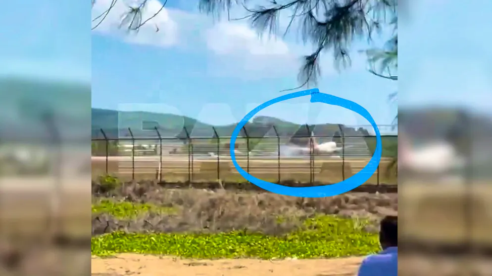 Ecco il video. Paura durante l'atterraggio: un aereo passeggeri perde le ruote anteriori