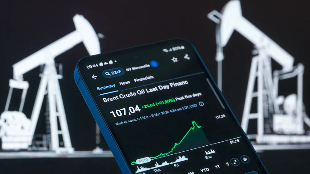 Das Öl aus Iran landet fast nur in China. Warum wir den Krieg trotzdem an der Zapfsäule bezahlen