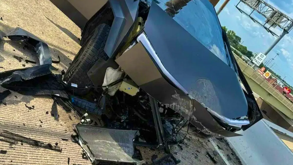 Causa da milioni di euro. Quella Tesla ha deliberatamente cercato di gettarsi da un ponte?