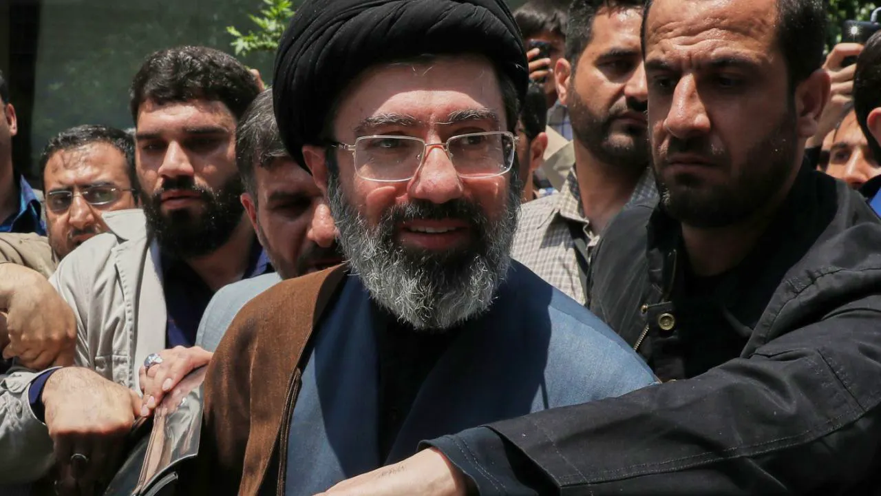 Politik. Irans neuer oberster Führer fordert Rache für Kriegsopfer