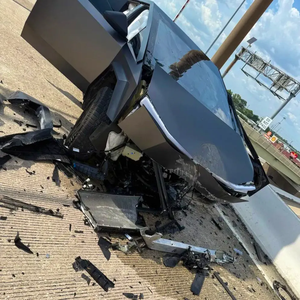 Millionen-Klage. Wollte sich dieser Tesla absichtlich von einer Brücke stürzen?