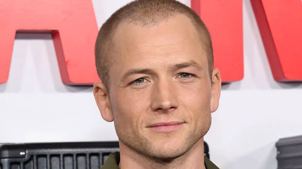 In «Apex». Taron Egerton confessa: «Ho dovuto girare una scena in caduta libera ed ero terrorizzato»