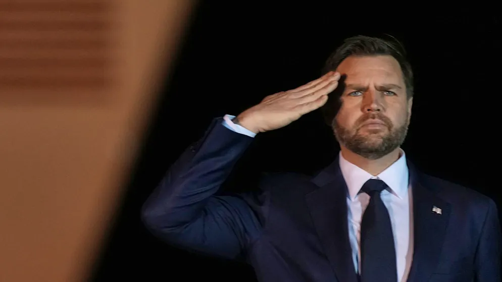 «Une position très inconfortable». Guerre en Iran : JD Vance se mure dans le silence, tiraillé entre Trump et sa base Maga