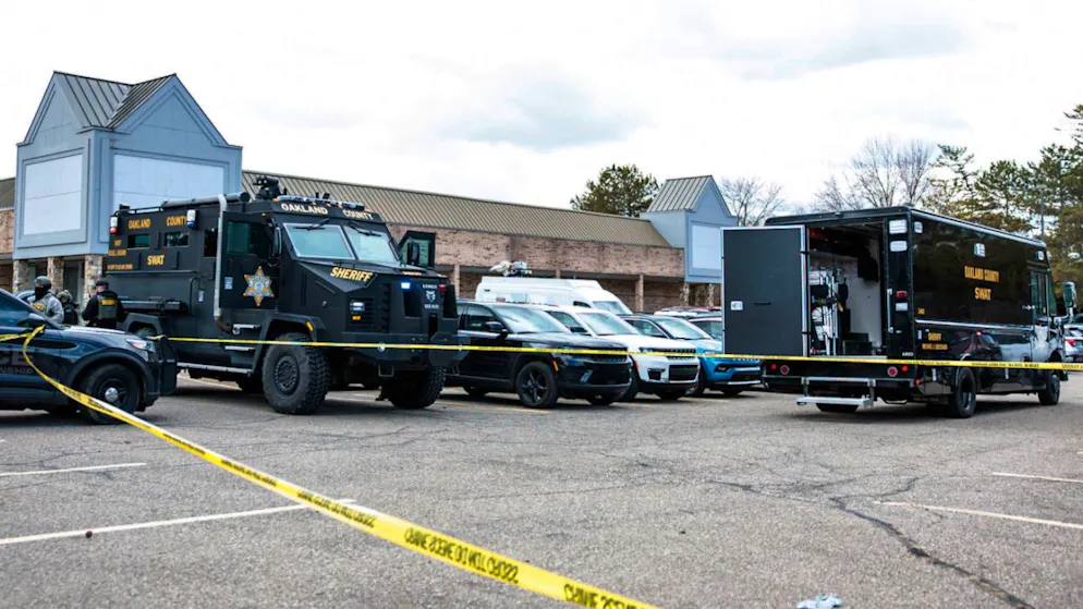 USA. Terrore in Michigan, auto contro una sinagoga e poi gli spari