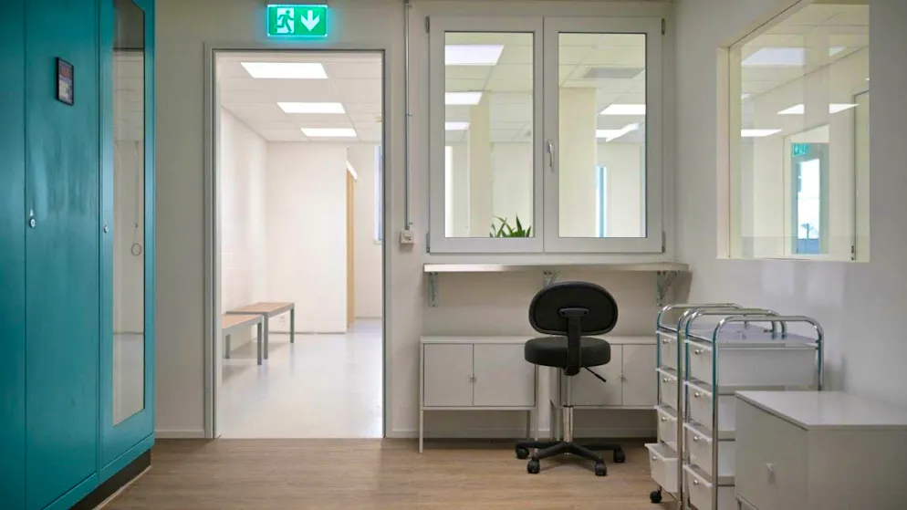 Chur gets a consumption room for drug addicts - Gallery. The entrance to the drug consumption room in Chur. Drug addicts have to register here before they are allowed to enter the individual rooms.