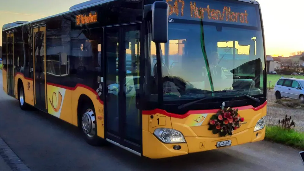 Ticker zum Postauto-Brand. Busfahrer ehren verstorbenen Kollegen mit rührender Geste