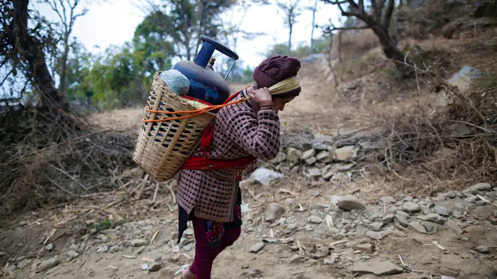 Bombole del gas riempite a metà in Nepal per contrastare gli acquisti dettati dal panico a causa della guerra in Medio Oriente. (foto d'archivio)