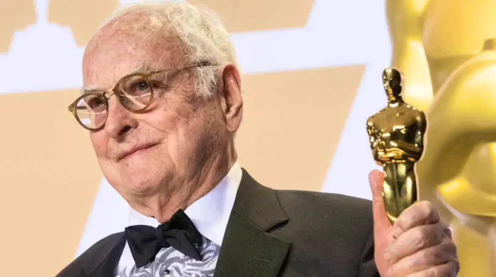Flitzer, Fehler und Familienstreits: kuriose Fakten zur Oscar-Verleihung. James Ivory gewann 2018 den Preis für das beste adaptiertes Drehbuch für «Call Me By Your Name». Mit 89 Jahren wurde er zum ältesten Oscar-Gewinner aller Zeiten.