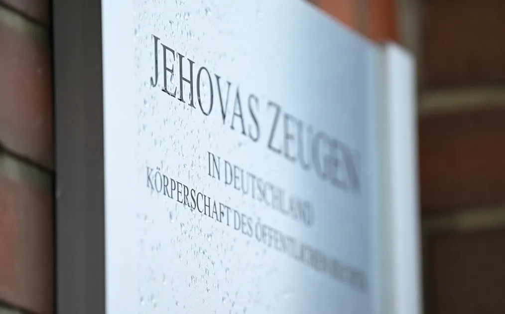 dürfen zeugen jehovas sich selbst befriedigen Beerdigung bei den Zeugen Jehovas main image 0