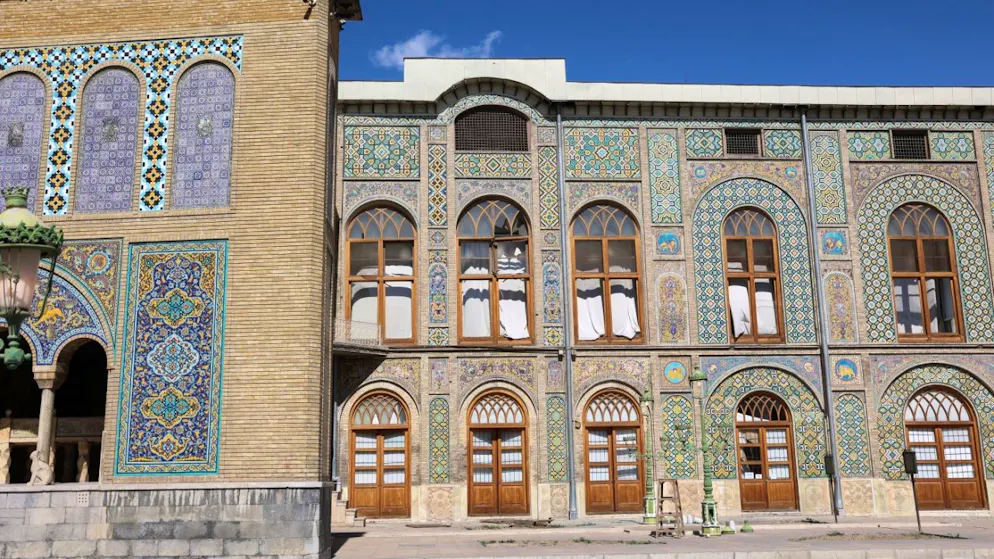 La facciata dello storico Palazzo Golestan a Teheran.