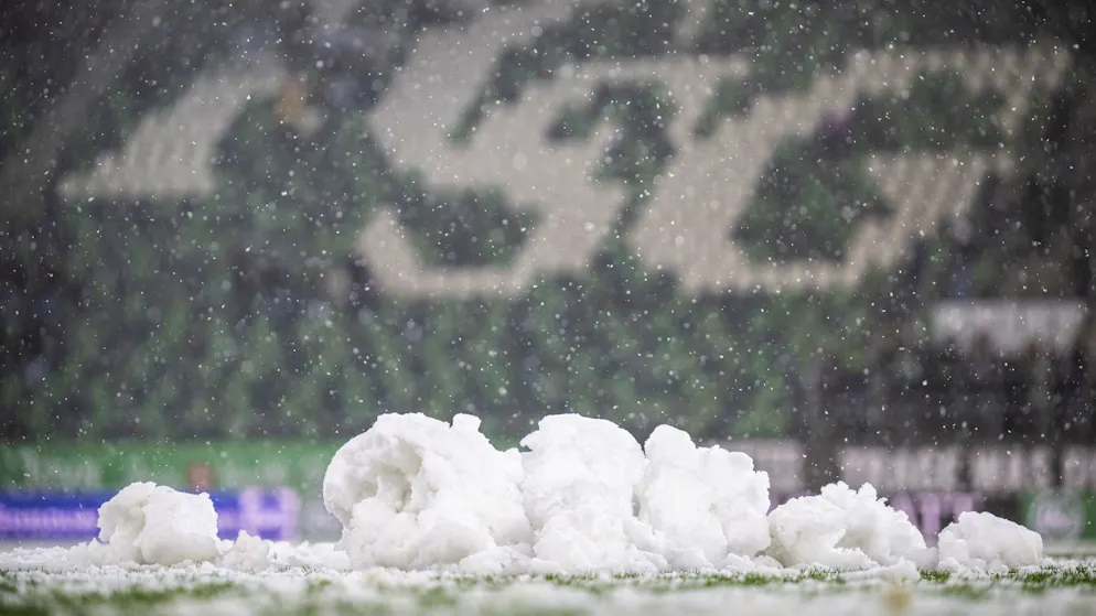 Schnee im Kybunpark. Spiel zwischen St.Gallen und Lugano abgesagt