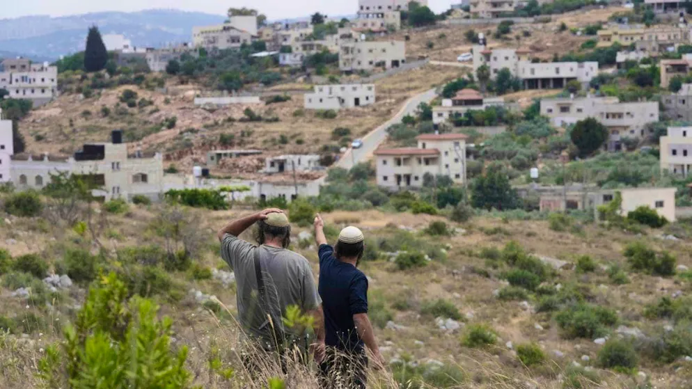 ARCHIVE - Israeli settlers in the West Bank. Photo: Maya Alleruzzo/AP/dpa