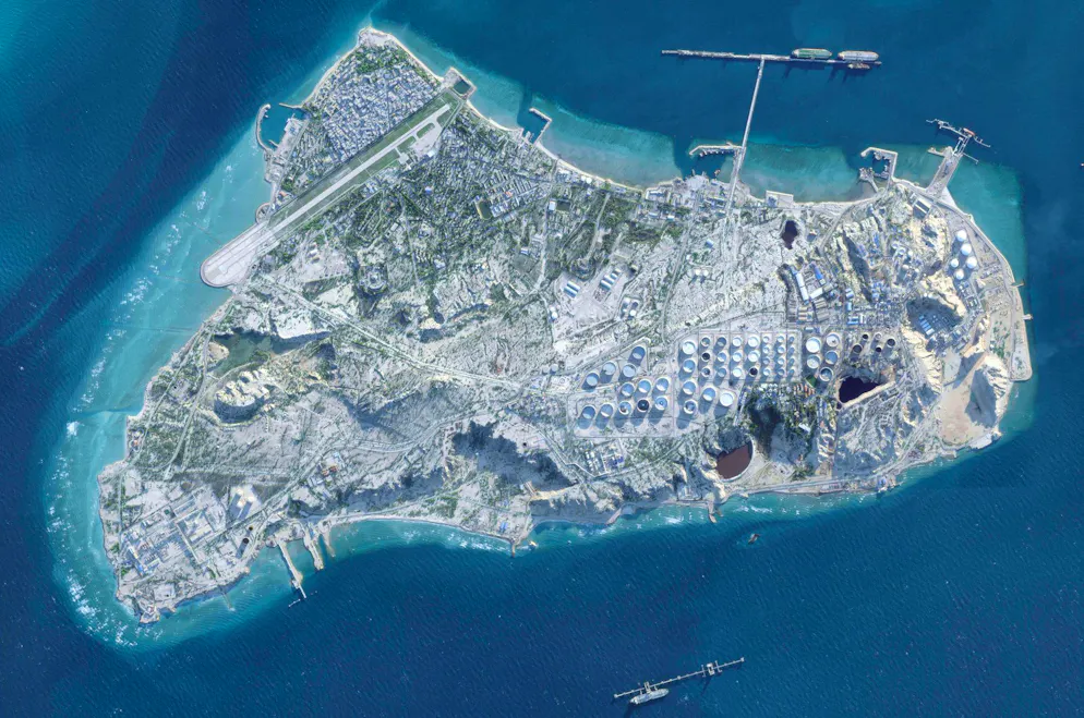 La guerra in Iran al suo 26esimo giorno. In questa foto satellitare fornita da Planet Labs PBC, l’isola iraniana di Kharg è visibile il 26 febbraio 2026.