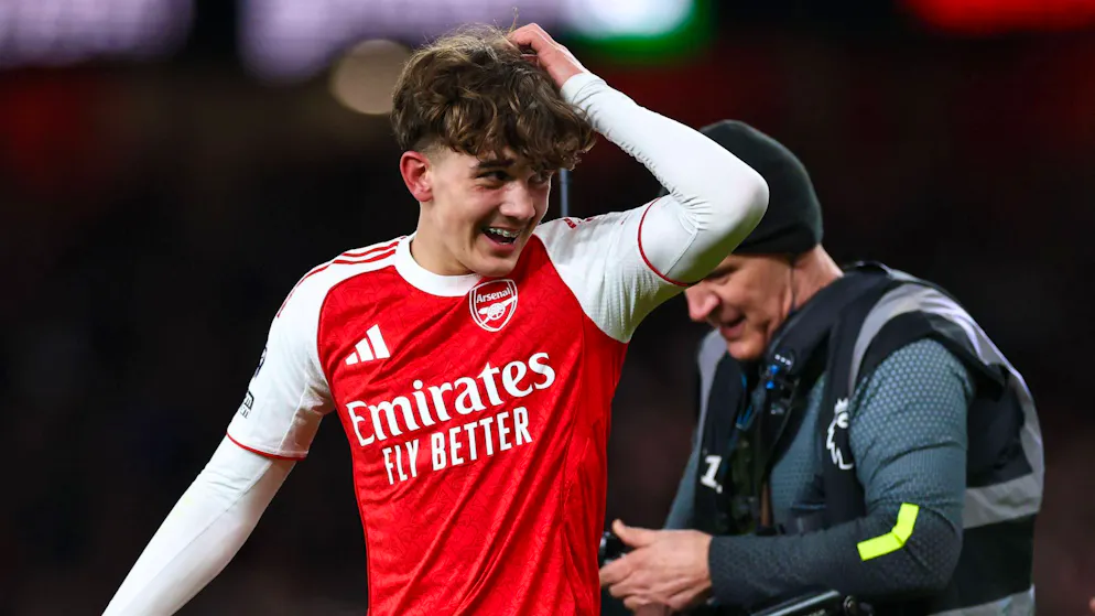 16-year-old matchwinner. Arsenal take big step towards title thanks to last-minute win