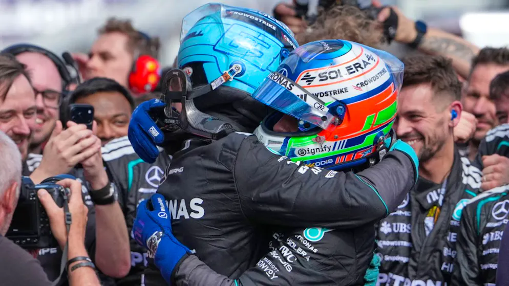 Antonelli (à droite) et Russell partageront la 1re ligne sur la grille à Shanghai.