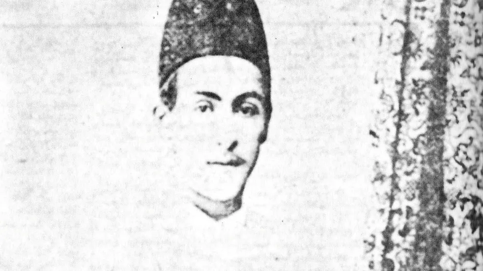 Vers 1907 : une rare photographie du jeune Mohammad Mossadegh, ici âgé d'environ 25 ans, peu avant ses études à Paris et à Neuchâtel.